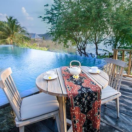 Bayview Gardens Hotel Labuan Bajo Exterior photo