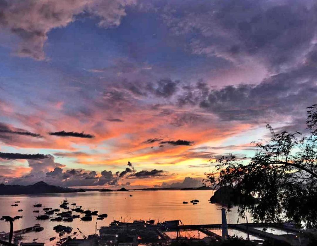 Bayview Gardens Hotel Labuan Bajo Exterior photo