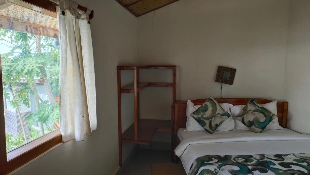 Bayview Gardens Hotel Labuan Bajo Exterior photo