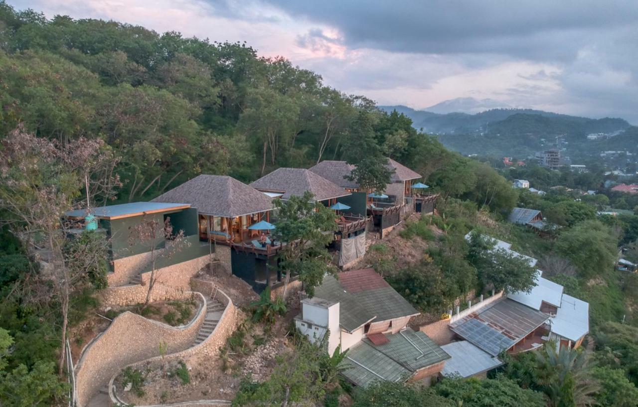 Bayview Gardens Hotel Labuan Bajo Exterior photo