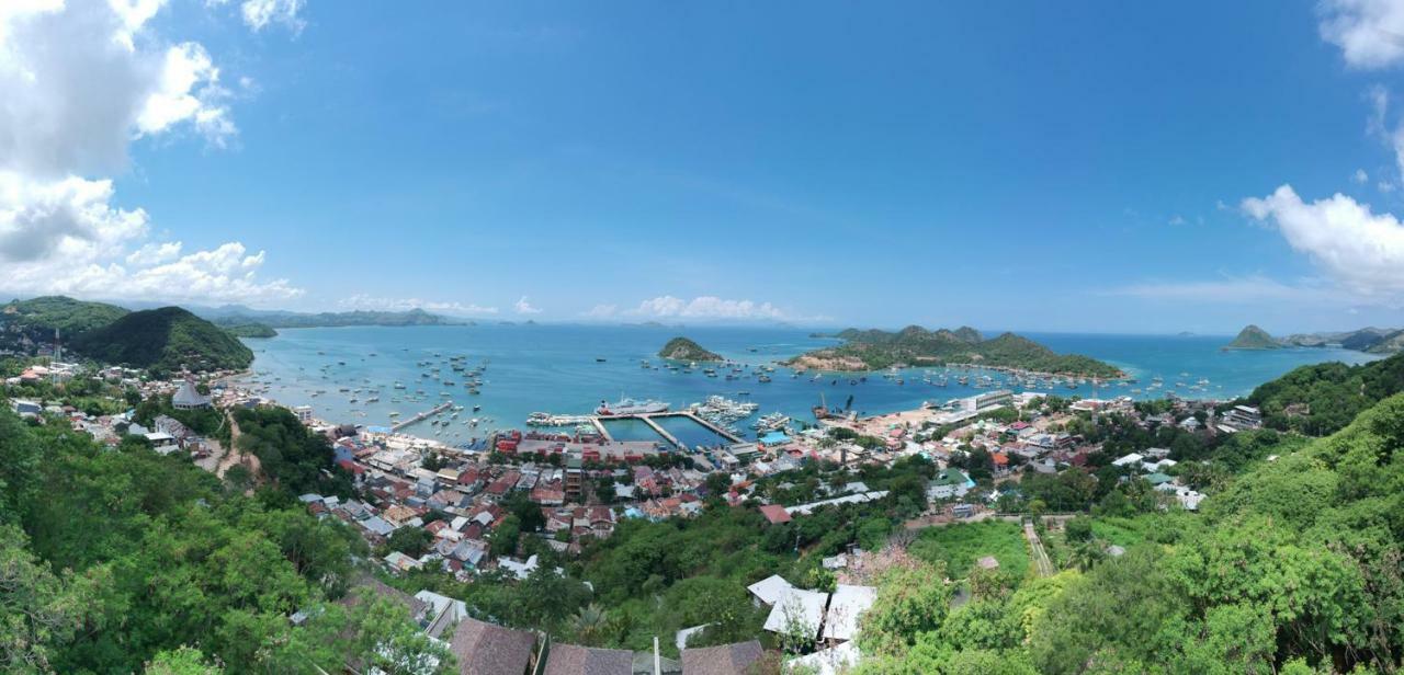 Bayview Gardens Hotel Labuan Bajo Exterior photo